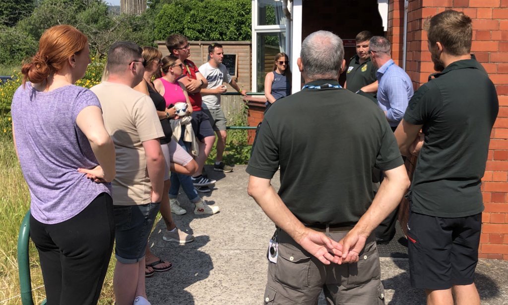 Great to have both @JonCfr Ops Manager and also @WelshAmbulance Director of Operations @_LeeBrooks pop by to address the #CFR course last week, to hear their experiences, expectations & aspirations. #LeadingFromTheFront #Ambiwlans #BootsOnTheGround #TeamWAST #Volunteer