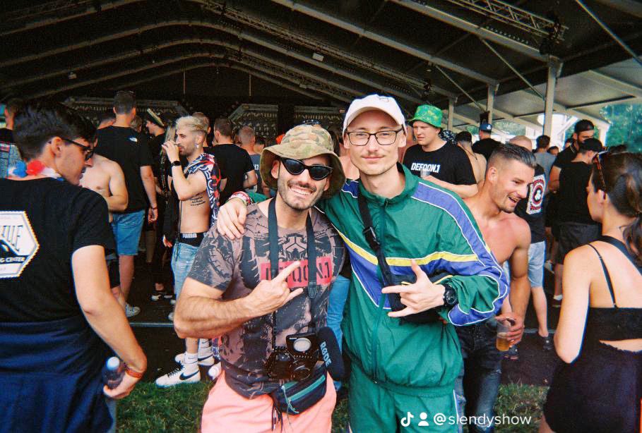 15 TIPS TO SURVIVE DEFQON.1 youtube.com/watch?v=TWsdXd…