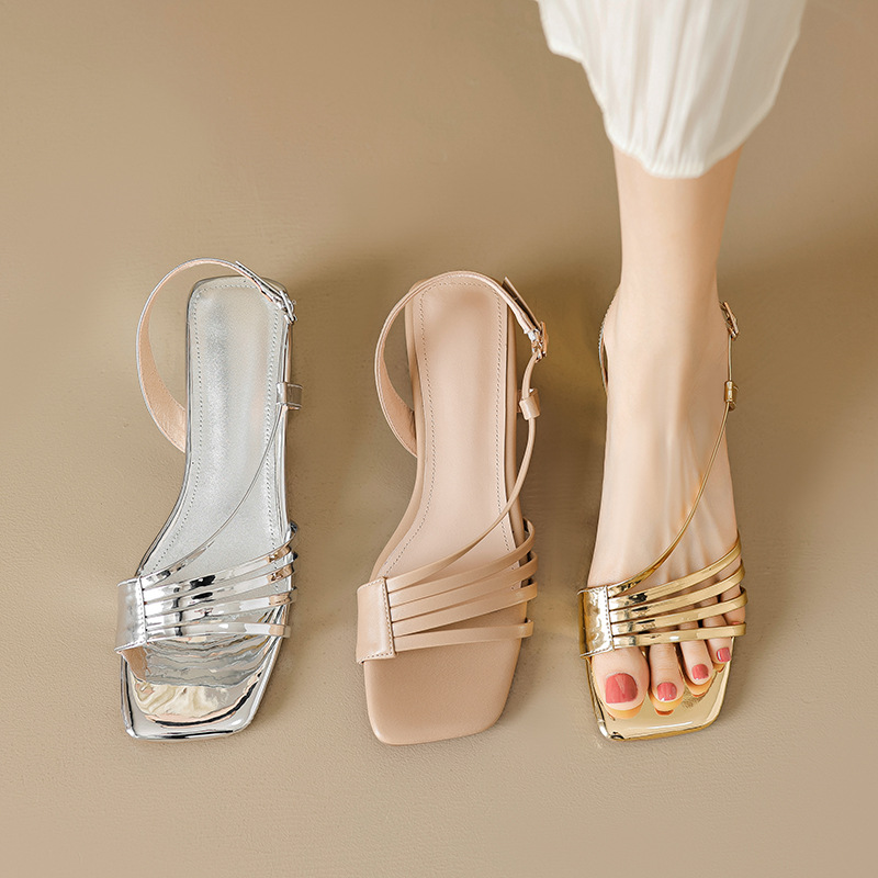 #HighShine #Metallic #Minimalism #Sandals #StringSandals #WomenShoes

chikoshoes.com/shop/chiko-lat…