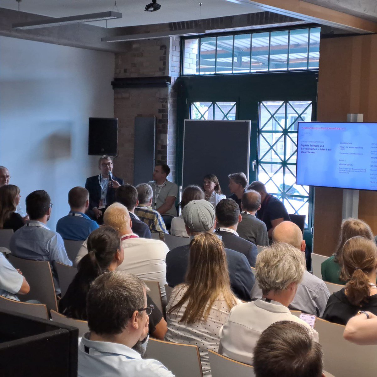 Digitale Teilhabe und Barrierefreiheit - Jetzt &amp; auf allen Ebenen!
Arne Frankenstein spricht sich heute auf dem Zukunftskongress dafür aus, dass der Output bei der digitalen Barrierefreiheit größer werden muss!
Weitere Infos zum Zukunftskongress unter
zukunftskongress.info/de/node/8166