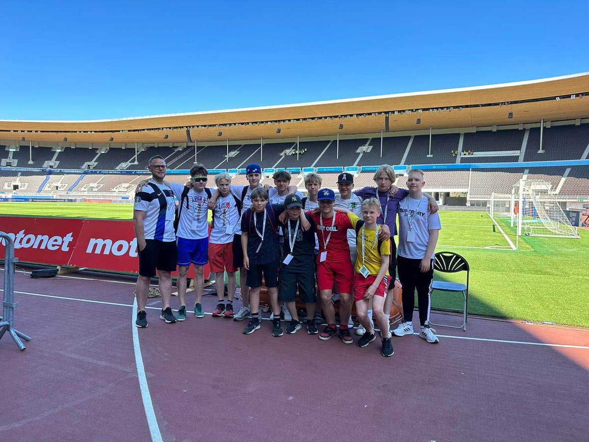 #EuranPallo C-pojat pallopoikina tänään <a href="/huuhkajat/">Huuhkajat</a> -matsissa Suomi-San Marino. Jos et ole paikan päällä, mars ruudun ääreen⚽️🇫🇮