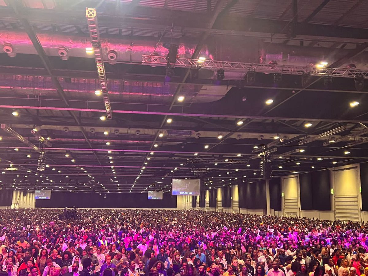 AWholeSalmanPR's tweet photo. This is not a Wizkid or Burna Boy concert, this is Nigerian Pastor Jerry Eze maxing out Excel Arena London during his just concluded “NSPPD UK PRAYER CONFERENCE” attracting over 70,000 people for two days. Nigerians get doings 💯🙌🏾🙏🏾 https://t.co/GHJzF7NDIW