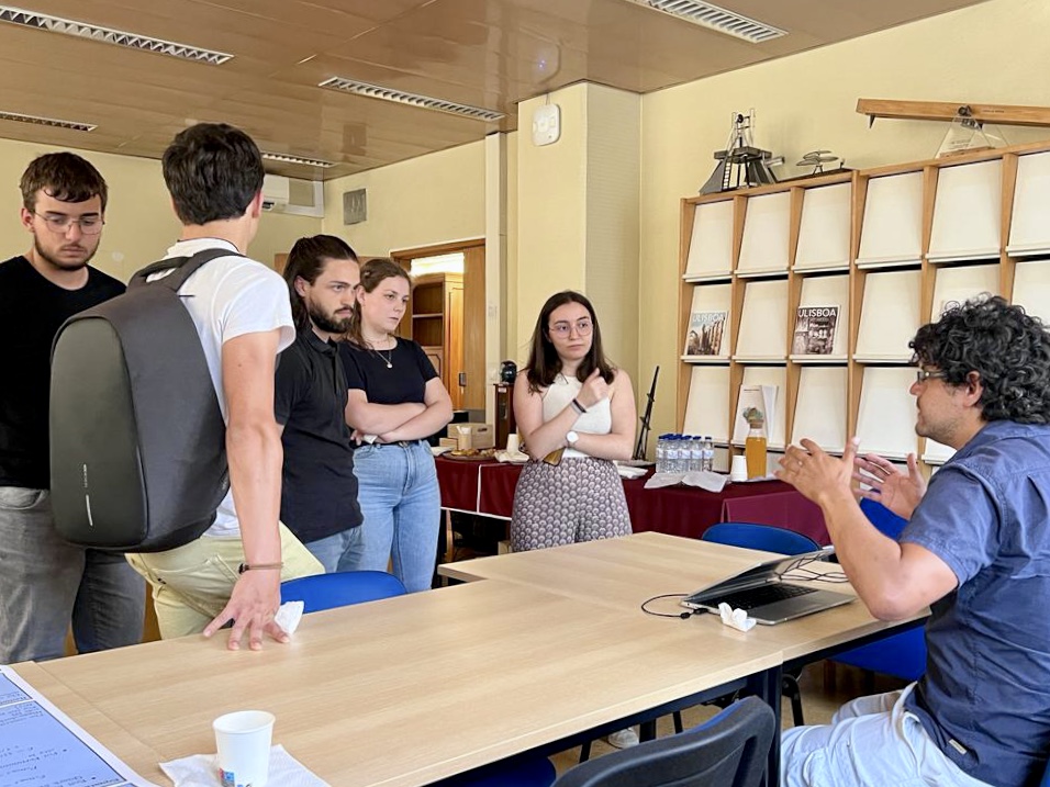 centra_ist's tweet photo. Here you have some pictures of the last #Physics@Coffee! The @istecnico students seemed to be very interested in the research carried out by our group. Matteo Piani @Hipertoz, Joan @BachsEsteban, @IshfaqAlig Rather, João Silvestre, and Santiago Gonzalez got many questions! https://t.co/RUdvV9yKcn