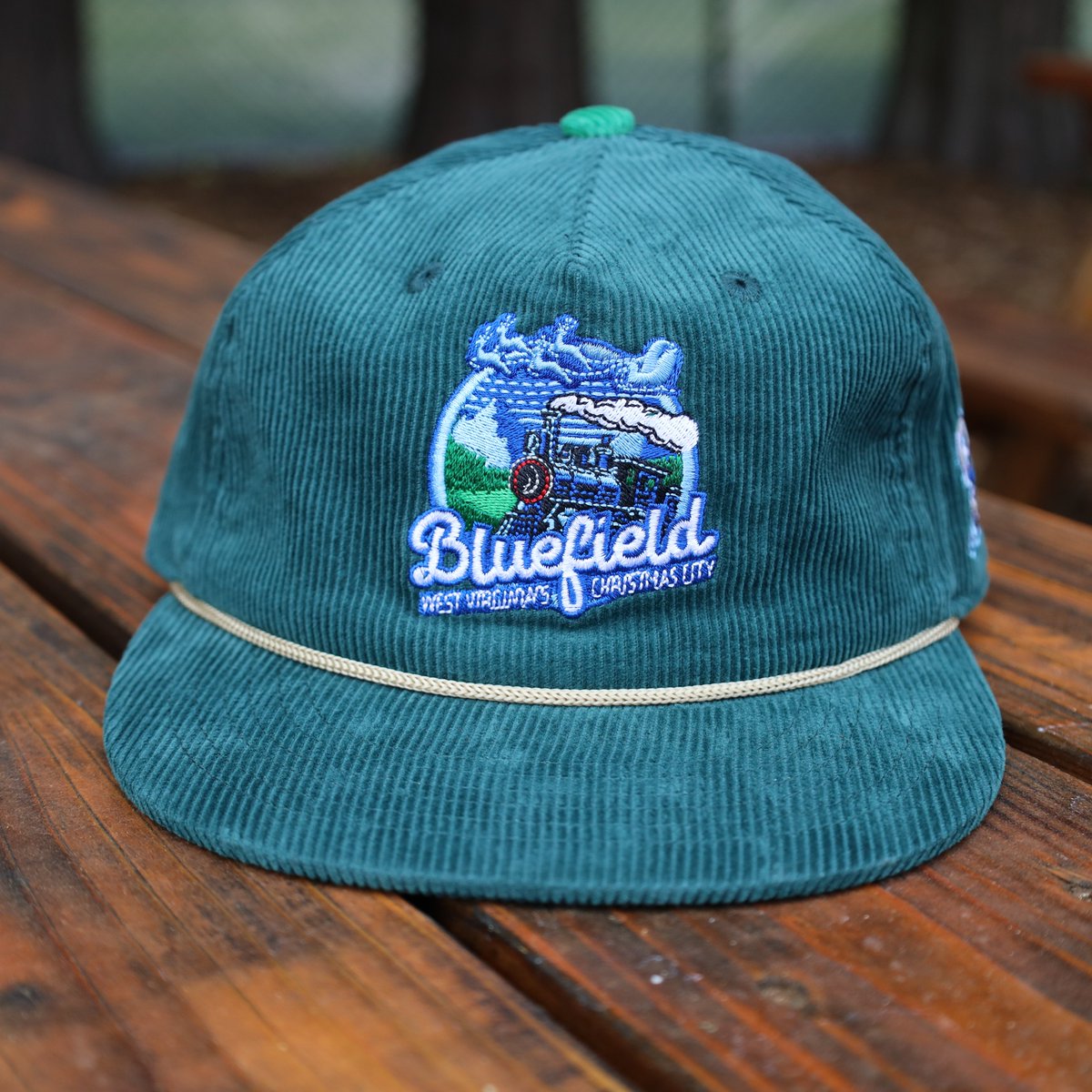 officialeague's tweet photo. it must be your lucky day... 

we want to give one fan the chance to own a surprise pair of premium @AppyLeague hats. each of these hats represent the team &amp; their hometown's history through colors and hidden details. 

to enter, 
1) RT this post
2) follow @officialeague https://t.co/XadS3D3N3V