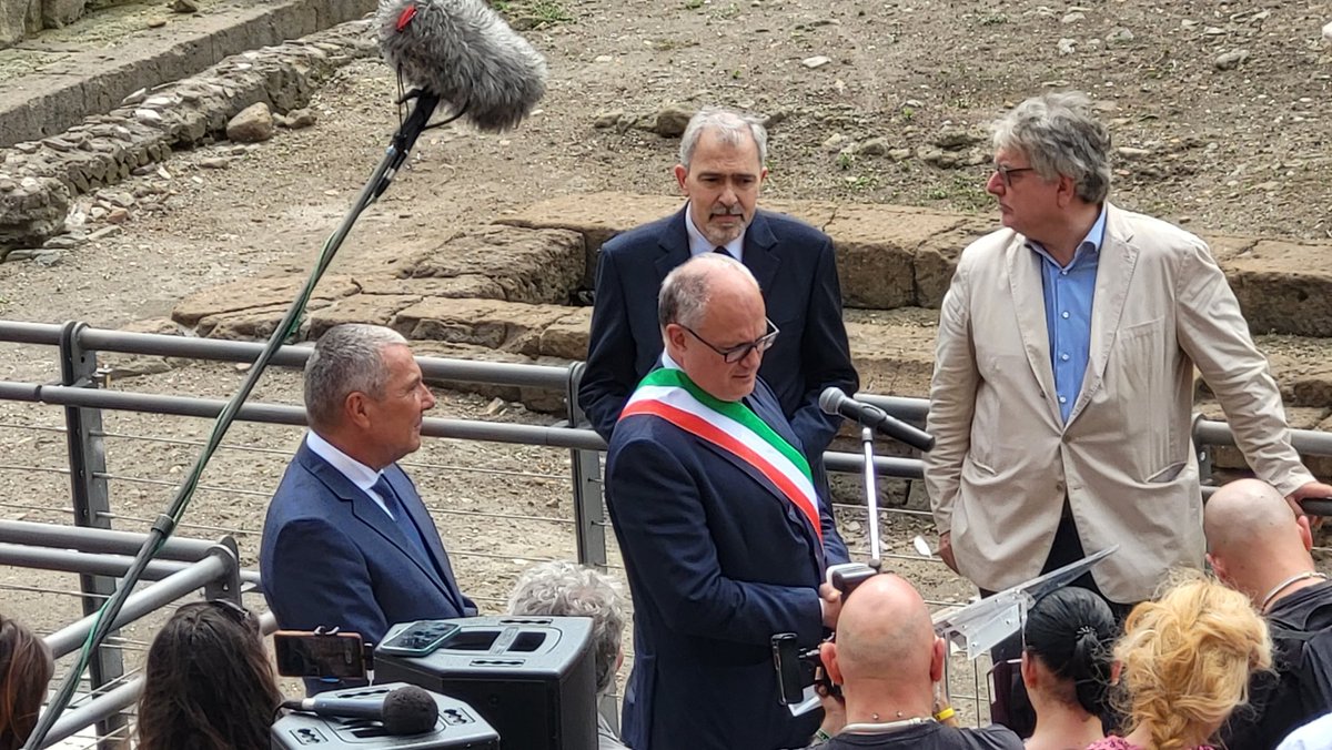 andreavreede's tweet photo. Vandaag opende burgemeester @gualtierieurope het opgravingsterrein van Largo Argentina. Eindelijk na bijna 100 jaar toegankelijk en met klein museum. Reserveren via https://t.co/GIaDK5332O NB binnenkort ook toegankelijk de plek waar Caesar werd vermoord https://t.co/ABq6xEpkfQ