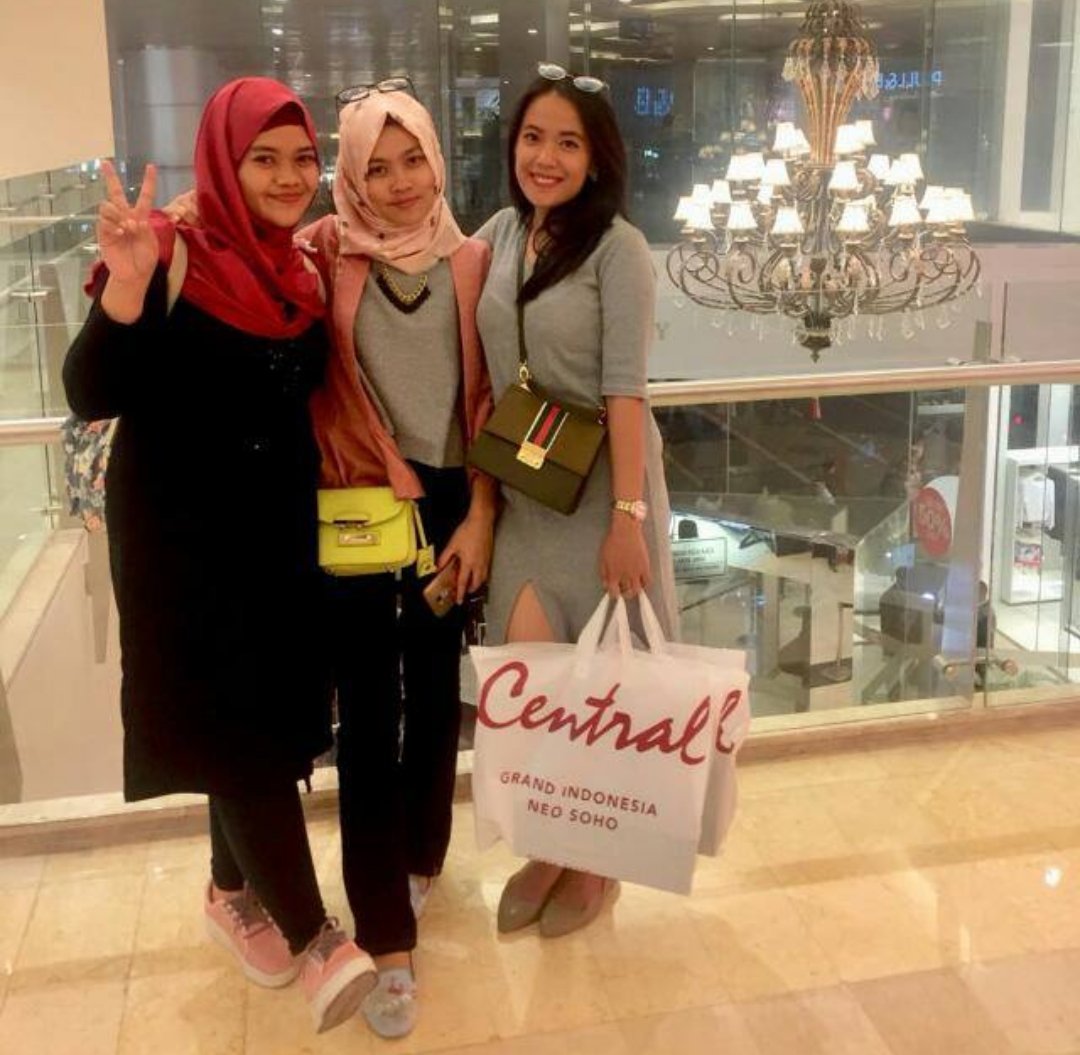 molynadya's tweet photo. Terakhir meet up 2017 masih ber-3, meet up lagi 2023 udah ber-8 dong 🤣

Kelar kumpul bocah energi gua habissss, tapi hati gua full 💞💞💞💞💞💞💞💞💞 https://t.co/IJyf8Z0lPp