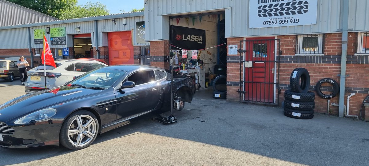 New #Pirelli #PZero 275/35R19 Runflats fitted to the Aston Martin DB9