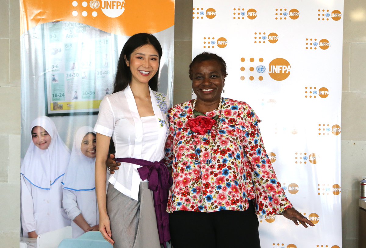 Ending preventable maternal deaths requires comprehensive #sexualityeducation among our future generations. @UNFPA ED @Atayeshe, in her meeting today w/ newly appointed UNFPA #Indonesia Champion Ayu Saraswati, encouraged young ppl to talk more abt reproductive & maternal health.