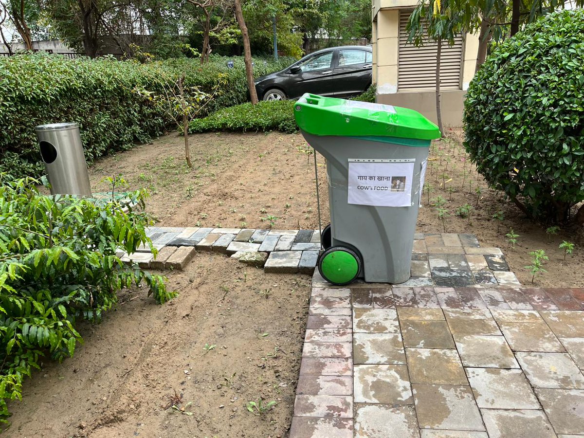 AnandaOwnerAwaz's tweet photo. Residents of Parkview Ananda, put a food box inside society for Cow food and made arrangement for daily pick up. Feeding the cows on road can be dangerous for people also cows may also consume plastic with food. #GiveItATry #गौसेवा #SmallSteps @DC_Gurugram @MCManesar @cmohry https://t.co/j2WFMiTO8j
