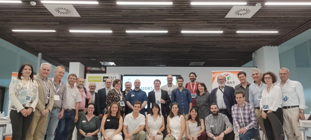 Fundacion_UVa's tweet photo. En el marco del proyecto #AcrossEU el área de #Innovación #FungeUVa asistió el 9 de junio al Workshop #designthinking , para fomentar futuras colaboraciones: ´Scientific meeting of the project Across EU Artificial Intelligence and its application`. https://t.co/3wLOcgPa6o