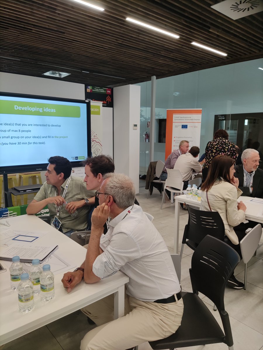 Fundacion_UVa's tweet photo. En el marco del proyecto #AcrossEU el área de #Innovación #FungeUVa asistió el 9 de junio al Workshop #designthinking , para fomentar futuras colaboraciones: ´Scientific meeting of the project Across EU Artificial Intelligence and its application`. https://t.co/3wLOcgPa6o