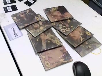 meisellthis's tweet image. [READY STOCK]

Stray Kids 5 STAR Digipack ver. sealed 1st press
➡️ 75.000,- incl all (admin &amp;amp; packing box)

⭕️ sudah readyyy indo &amp;amp; tinggal kirim saja ⭕️

Link shopee di reply ✨