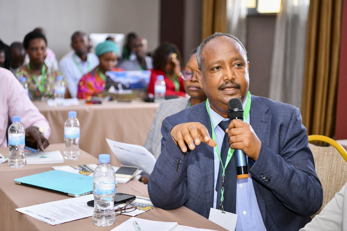 AIMS_Rwanda's tweet image. Engaging Q&amp;amp;A sessions with the audience marked the morning sessions as all speakers shared valuable insights. Thank you to all participants for their active participation. Stay tuned. #ClimateWorkshop #QandA #ResilientAfrica #ClimateChangeAfrica #Development