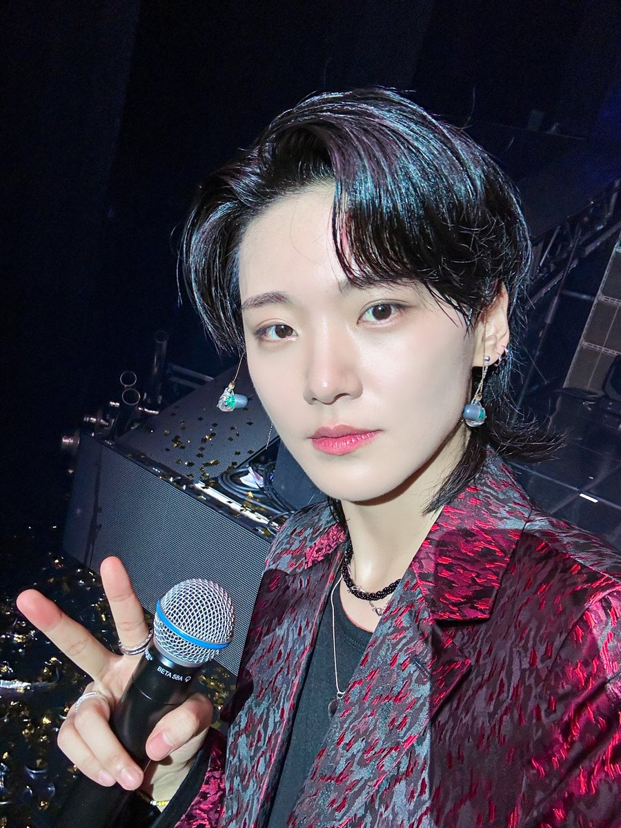 fomfom_T's tweet photo. 윤민님께서 콘서트 첫째날 찍어주셨던 
셀카 공유합니다☘️

혼자보기보단 다같이 보면 더더 좋을꺼같아 올려봅니다:)

l feel blue 님이 색감 등 기본적인 보정을 해주셨어요 다시한번 감사합니다🫶

(2차 공유와 재가공 부분은 지양 부탁드려요🙏)

#터치드 #윤민 https://t.co/JVlaWCv0mK