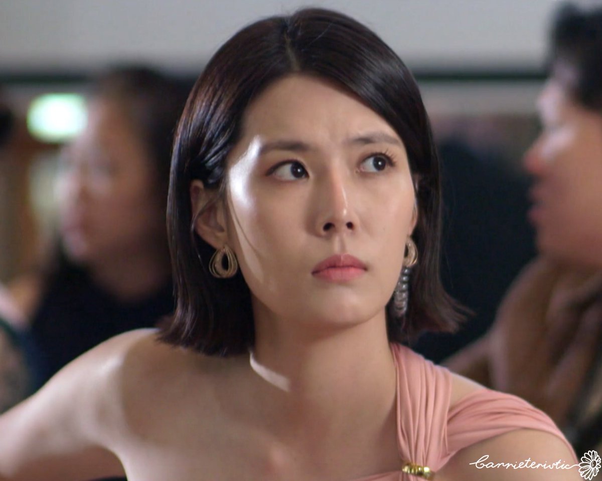 Carrieteristic_'s tweet photo. |#SHERO - EP1|
帅气十足的BOSS张尹夕将在今晚登场！想一起探索保镖公司SHERO在执行任务中所遇到的趣事就在9点钟锁定八频道哦！😎

#MediacorpSHERO #张尹夕
#CarrieWong #黄思恬 https://t.co/PbKcOSLdkw