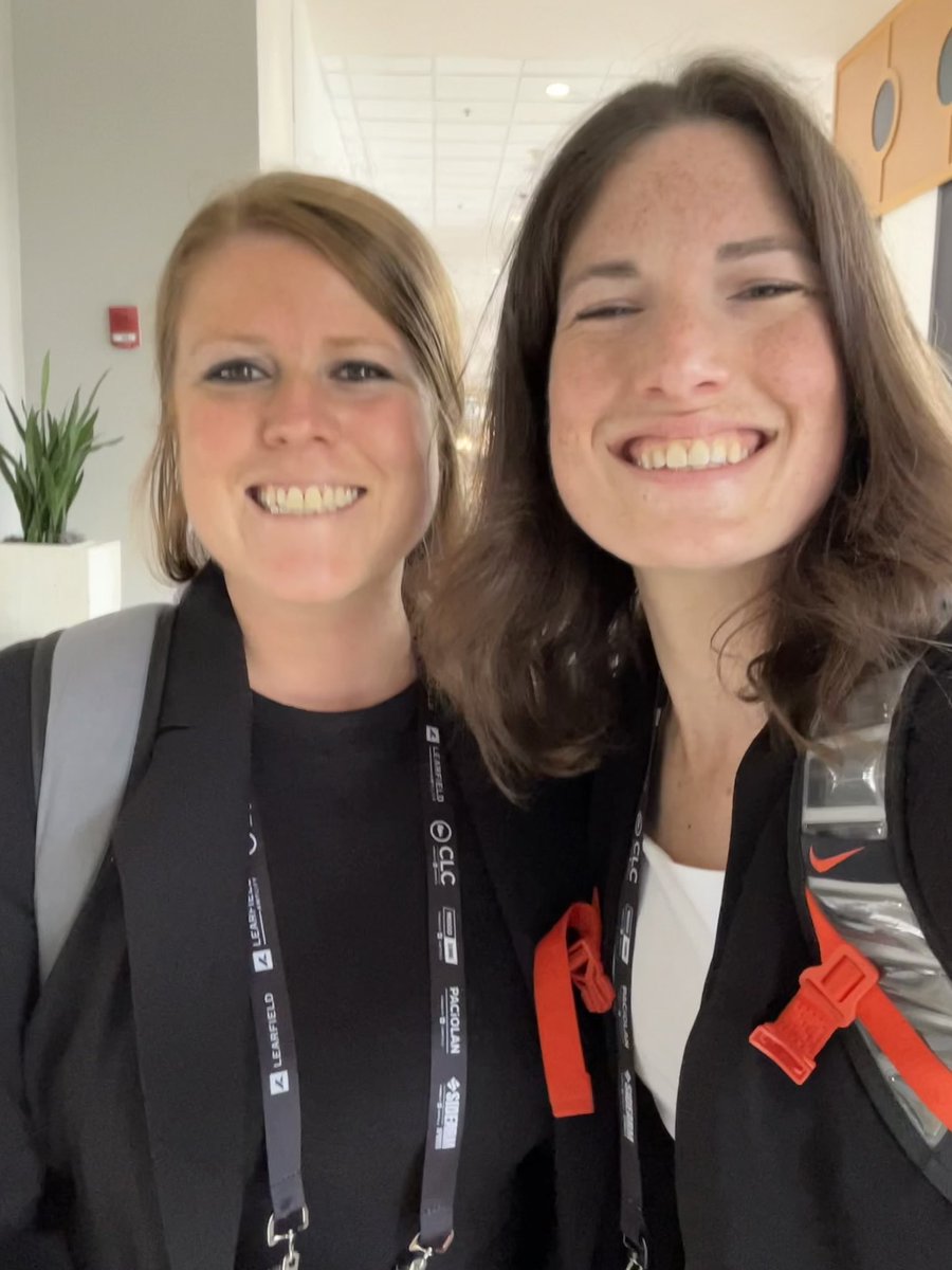 Kicked off day 1 of #NACDA23 with <a href="/nfoura/">N4A</a> ⭐️:
🎤facilitated New Member Orientation with my <a href="/ncaa/">NCAA</a> #ELS2017 buddy <a href="/ADaviesSports/">Adam Davies</a> 
☂️celebrated the published <a href="/MarkHTrumbo/">Mark Trumbo</a> 
🧡reunited with the bestie <a href="/kaschaer/">Kelsi Schaer</a>