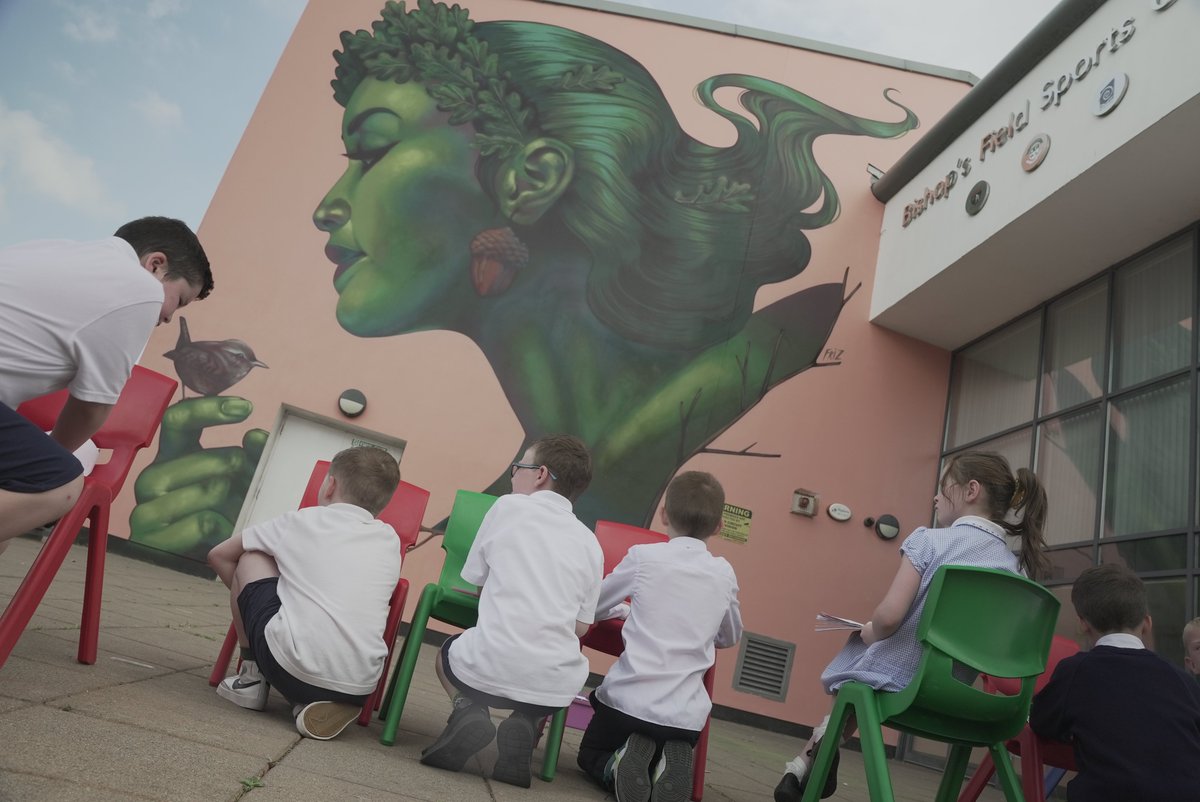 feilederry's tweet photo. Students &amp; teachers from @HolyChildPS took part in an outdoor art class today on Central Drive where they drew their own versions of new murals by @emicartist  and @thisisfriz. A great way to spend a Monday morning. 
A Communities In Transition project funded by @niexecutive https://t.co/4BfvTf7Wz7