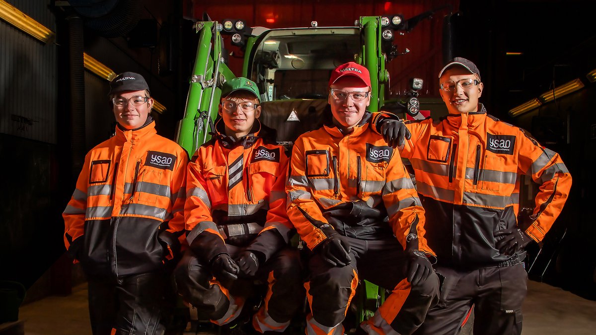 Ylä-Savon koulutuskuntayhtymän vuosi 2022 oli kehittämisen, digitalisaation ja tapahtumien vuosi. Tutustu vuosikertomukseen, jossa käydään läpi koulutusalojen sekä hankkeiden toimintaa ja tuloksia. ysao.fi/vuosi