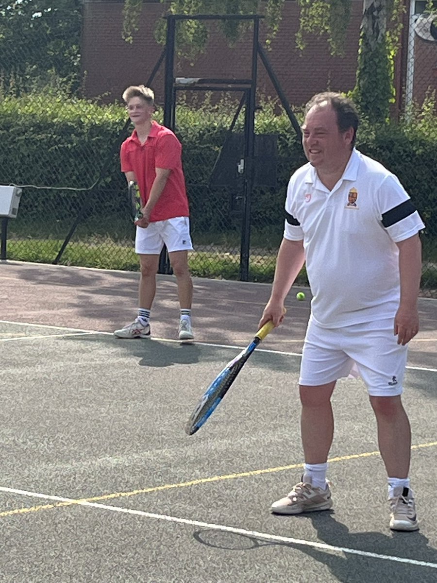 Old Salopians took on the School tennis team in a close fought match on Saturday.OS bolstered by staff narrowly won in sweltering heat 🎾☀️🎾thanks to all who played & organised! #shrewsburyforlife #oldsalopian #Shrewsburyschool