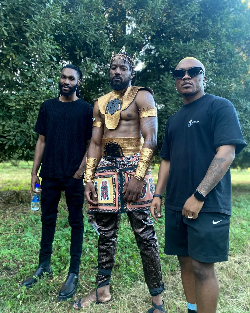 BucciMwale19's tweet photo. Designing &amp; Styling the most unmatched video costumes!

Following the concept @taygrin presented for his latest single #CHA visuals, I sketched the design &amp; collaborated with @christian_entwan to deliver a work of art 🔥🔥 everything from scratch! #Stylingwork https://t.co/Au2qx5CaKt