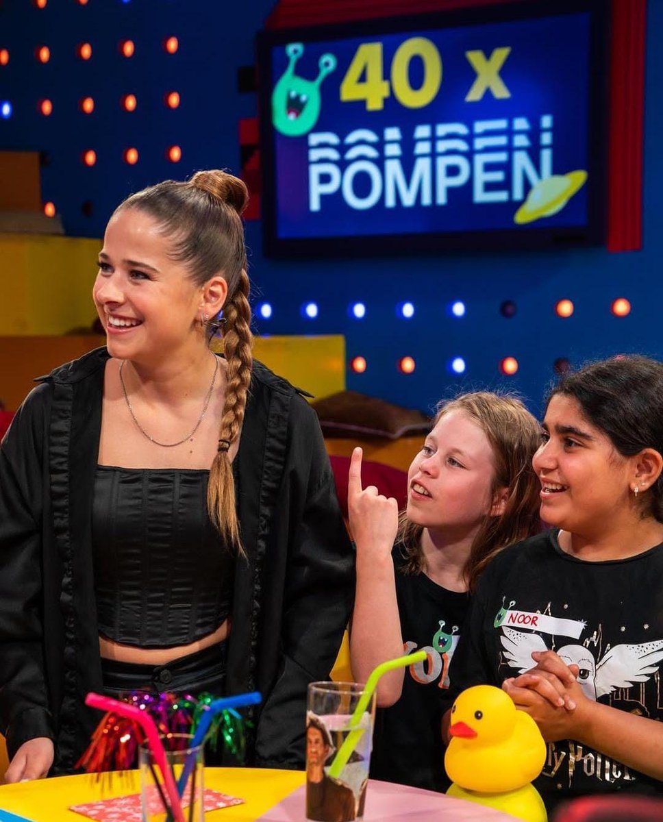 Laura Tesoro updates tweet media