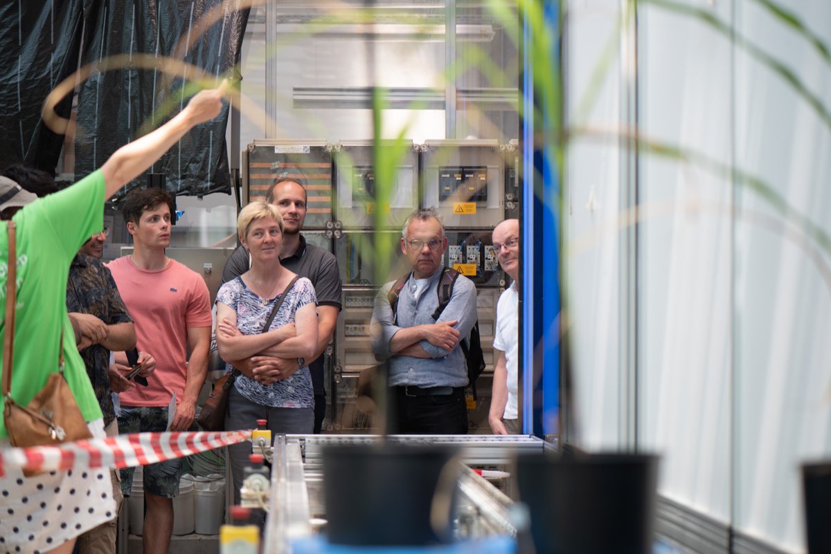 LeibnizIPK's tweet photo. Traumhaftes Wetter, viele Führungen und Experimente sowie das Fest der Begegnung: Hunderte Gäste sind am Samstag zum „Tag der offenen Türen“ ans @LeibnizIPK gekommen. 
➡️Zum Bericht: https://t.co/U531ajlOTj https://t.co/r5JYv6cIP1