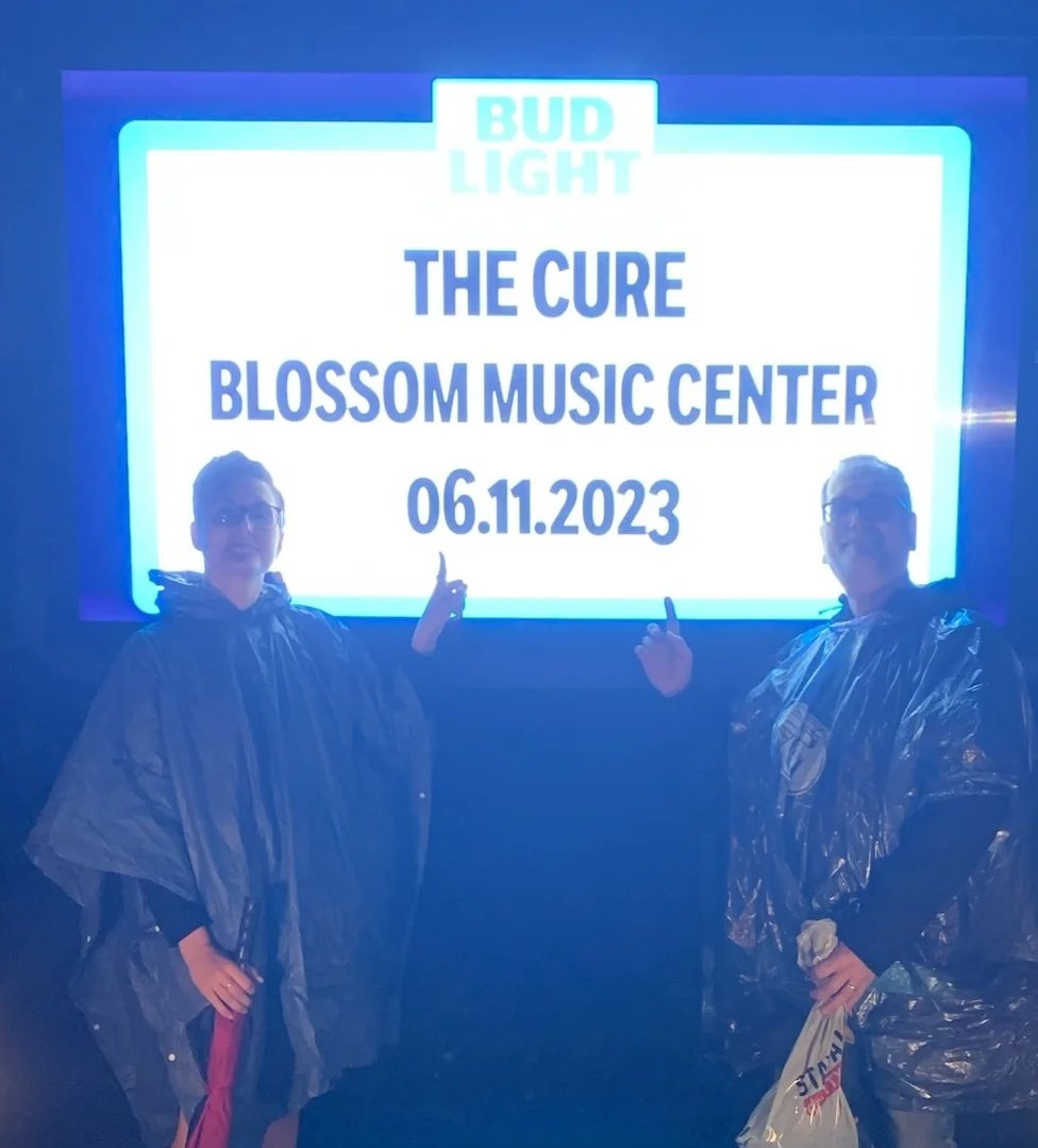 DevInnately's tweet photo. THE CURE WAS SO FUCKING COOL (but the event organizers were NOT) https://t.co/05DiIPQ6iZ