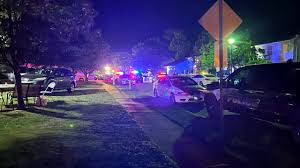 Annapolis, Maryland #MassShooting #BreakingNews: 3 dead; 3+ wounded, 1 held. @NRA @DanielDefense @WayneLapierre @GOP @GOPChairwoman @GOPSenate @SenateGOP @HouseGOP all delighted. More shootings means more gun sales which means more fundraising! #GunSense cbsnews.com/baltimore/vide…