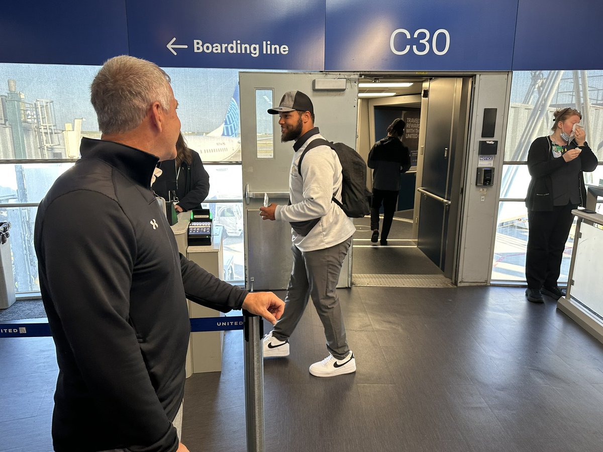 FerrisFootball's tweet photo. Just made connection in the Windy City! DC bound! https://t.co/c0Oaa0Sd6a