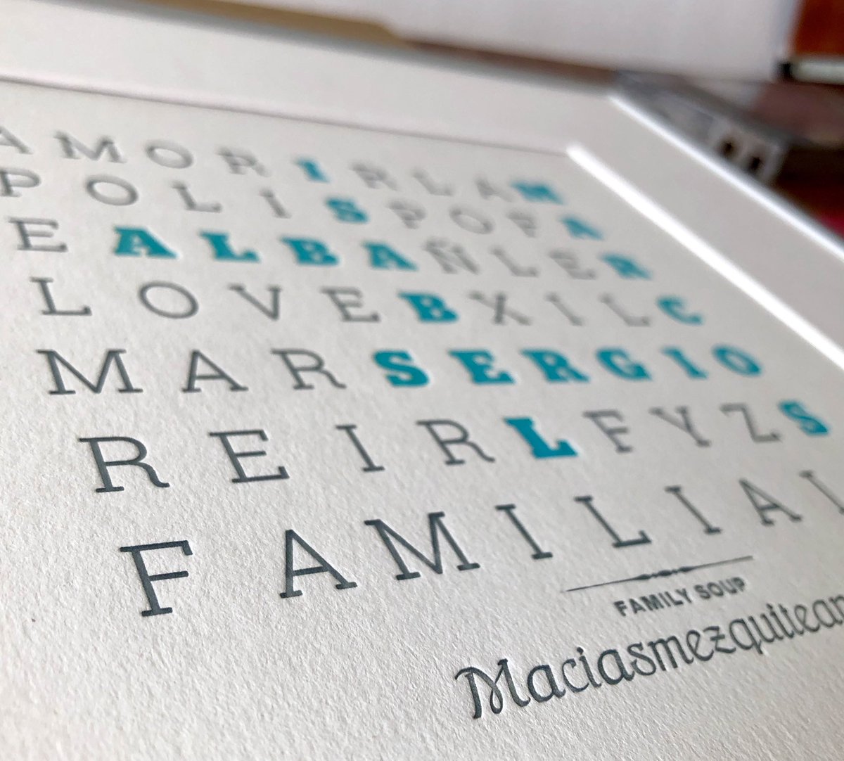 🩵 En nuestras sopas de letras familiares puedes incluir los nombres de toda la familia, personalizar el color, incluir palabras importantes, cambiar la frase... es un regalo único que hacemos a mano, por lo que cada copia es diferente.

Aquí los detalles: bit.ly/sopa-familiar