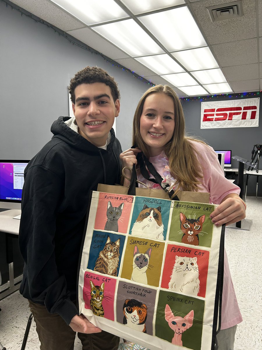 Julia Volker tweet media