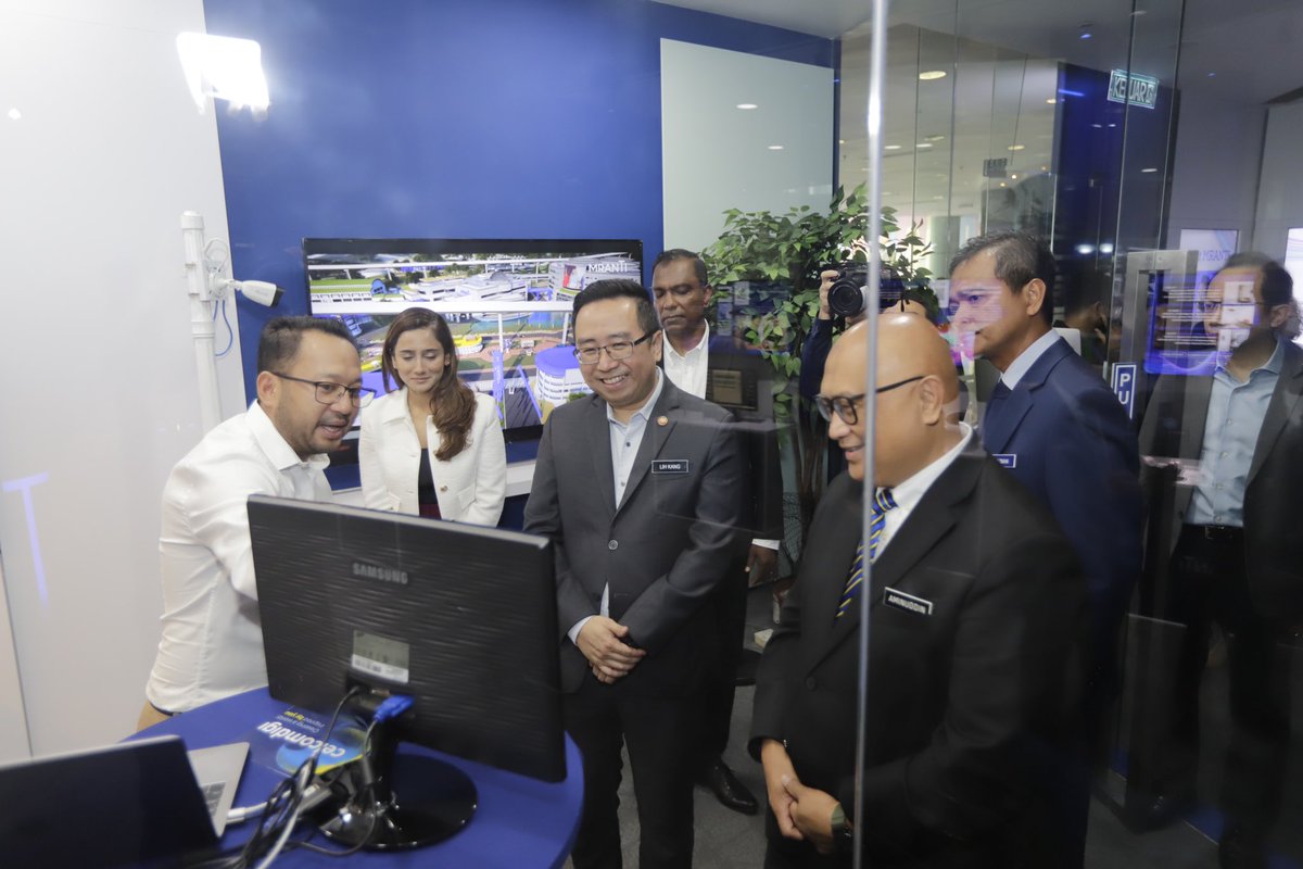 We would like to extend our heartfelt gratitude to YB Chang Lih Kang, Minister of MOSTI for being with us today to launch the MRANTI 5G Experience Centre.