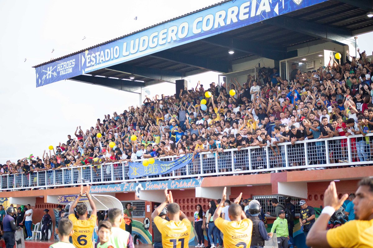 LigaFUTVE2's tweet photo. 🏟️ • El Ludgero Correia quedó pequeño durante toda la temporada
🎉 • ¡El Ludgero Correia volvió a quedar pequeño incluso con nuevas gradas móviles!

💛 • En Coro, todo el mundo quiere ver a sus héroes. En Coro, todos sueñan con llegar a Primera

📷 • HFA
#VenezuelaEsFUTVE https://t.co/muSKJJAdJc