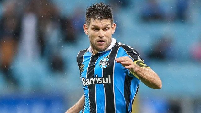 PasionRC22's tweet photo. ⚠️ATENCIÓN
#RACING sigue interesado en Walter #Kanneman. El defensor de 32 años ya fue sondeando anteriormente, por La Academia. Actualmente el jugador de 32 años está rindiendo bien en Gremio, y es muy difícil en cuanto lo económico, pero se hará el intento. https://t.co/fCSqj7xUkr
