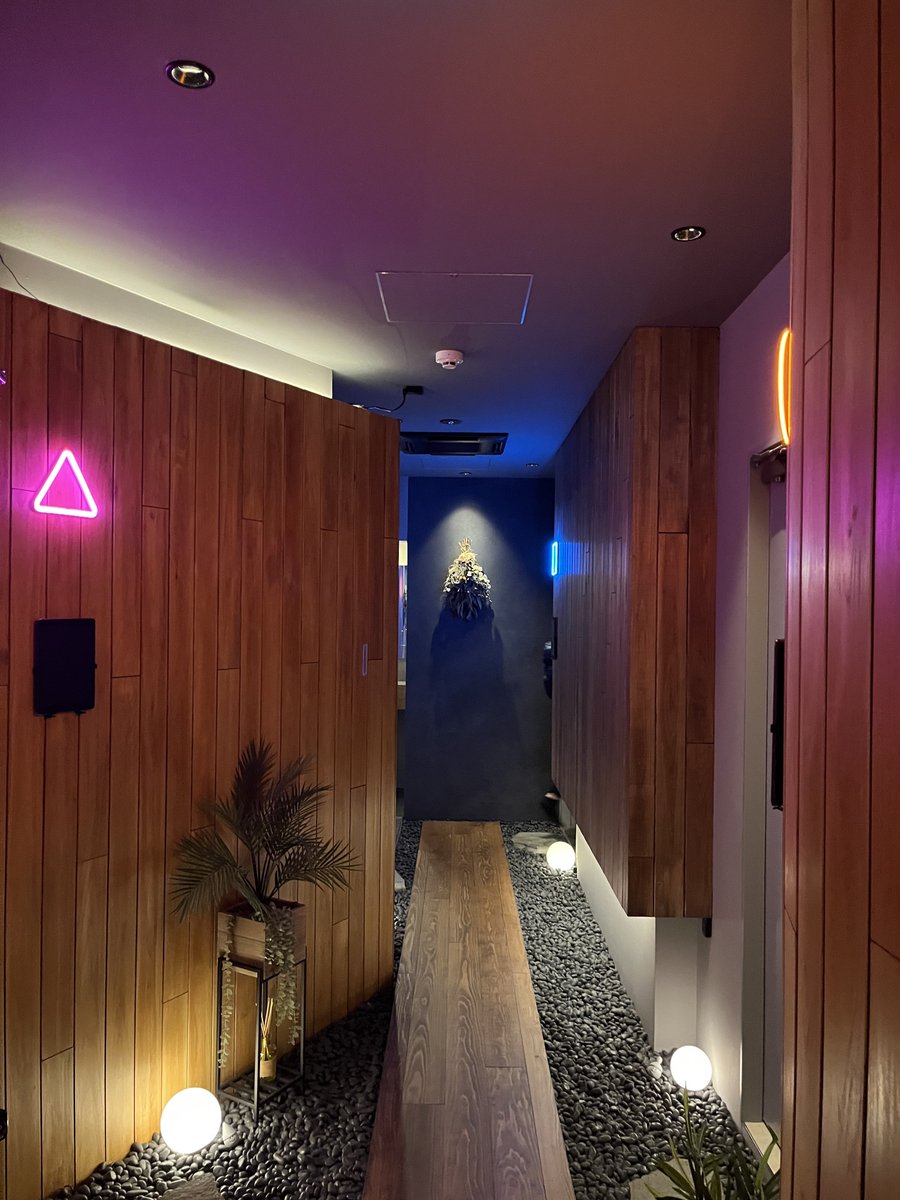 harubook_sauna's tweet photo. オープンからずっと気になってたSAUNA OOOに行ってきた〜🥰🥰
○の部屋、100℃超えのサウナ室、部屋の広さに見合わない威力のストーブ🔥
雰囲気もデザインも音も香りも最高すぎて飛んでくかと思った🥹🤍🤍
サ飯は近くのとりまぶし！
うん、もう、幸せ！！！！！

△の部屋も□の部屋も全部制覇したい‼️ https://t.co/Nv77ySC3dM