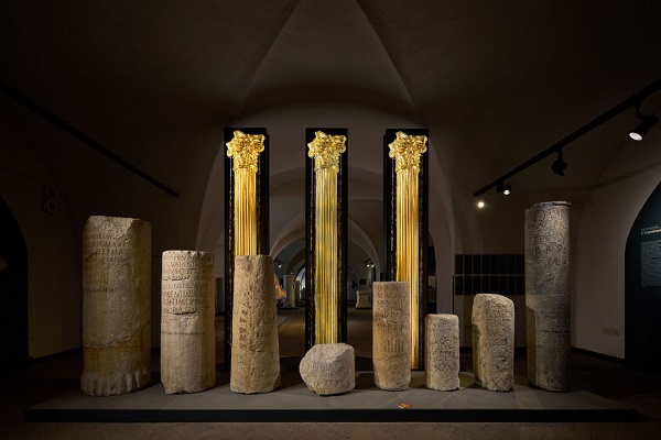 blogciaotutti's tweet photo. In Brescia bewonder je 'Plessi sposa Brixia', met installaties, projecties en digitale kunstwerken van Fabrizio Plessi in het Parco Archeologico di Brescia Romana en het Museo di Santa Giulia in Brescia > https://t.co/ZJQHcEKy7V
#brescia #brixia #plessi #bgbs23 https://t.co/W1XNCQIe0G