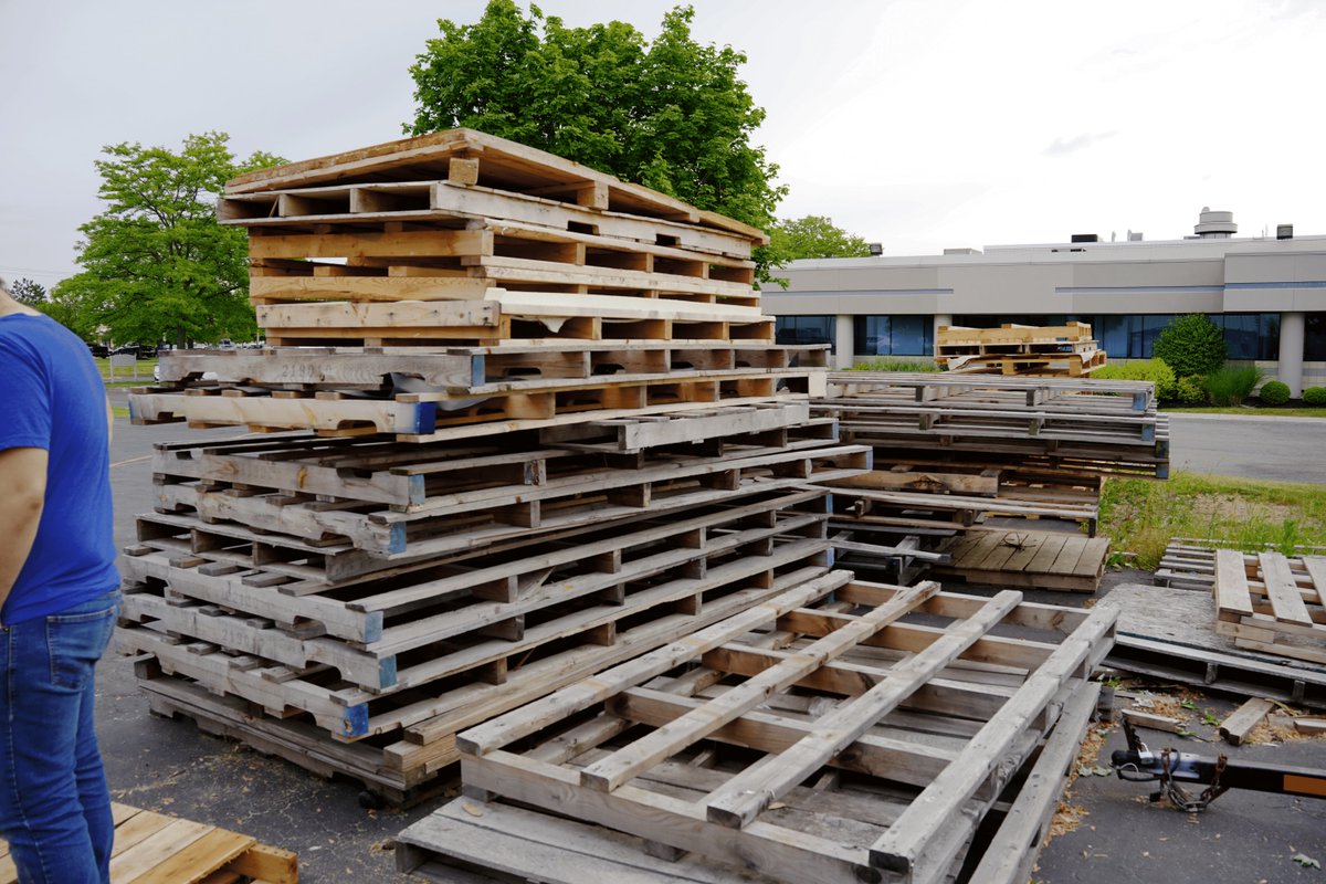 At Peerless, we value safety and proper removal tactics to ensure our warehouse team have a safe work environment. Here you see our process of cutting up wooden pallets and disposing them properly in a safe manner. 

#Peerless #Safety #WoodPallets #Cutting #SaveSpace