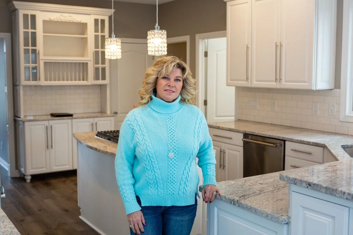 From cozy bungalows to luxurious estates, we've got listings to fit every style and budget. What word would you use to describe the home you're looking for? #NewHouse #IndianaHomes