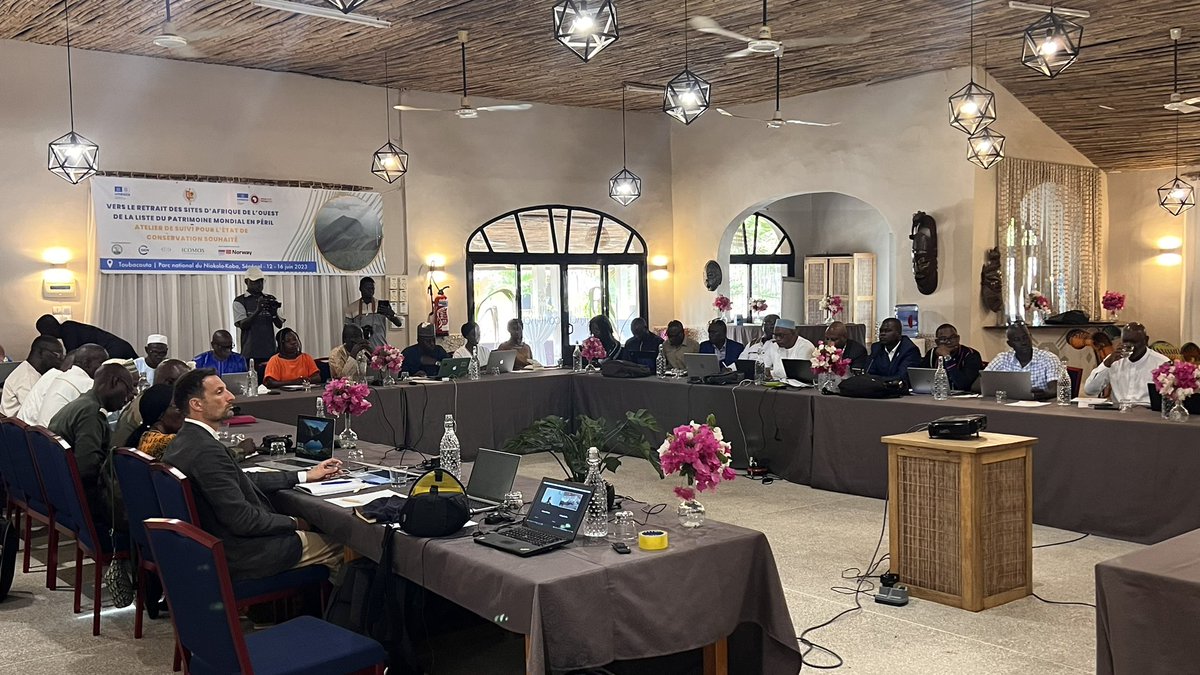 UNESCO_Dakar's tweet photo. 🇸🇳@UNESCO_fr réunit 30 gestionnaires de sites du #PatrimoneMondial en Afrique de l’Ouest. 

Ensemble, ils réfléchiront sur le retrait des sites en péril pour atteindre un état de conservation souhaité.

Protéger notre héritage commun est une priorité ! https://t.co/bFz6jQBmNu