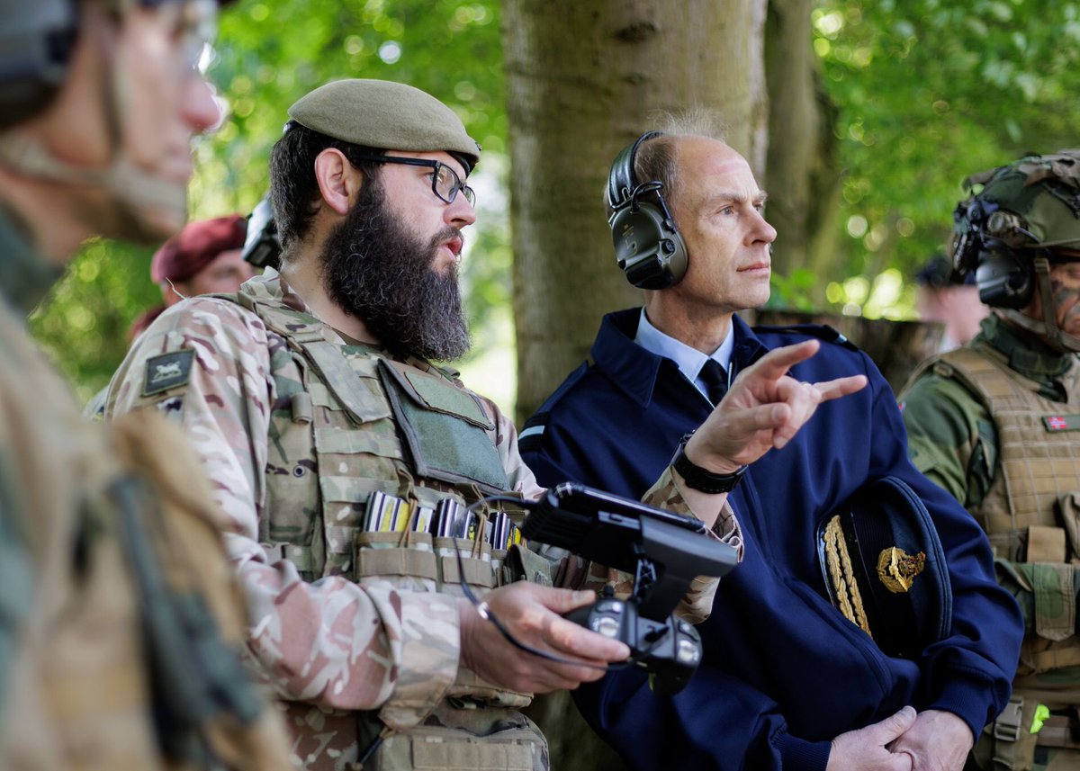 The Royal Family tweet media
