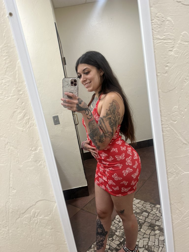 prttypssycasino's tweet photo. Stop callin me sis, I’m tryna phuck yo baby daddy! #lickorsum #latina
https://t.co/cj8Ijwpk9P https://t.co/mxH5sILU7Y