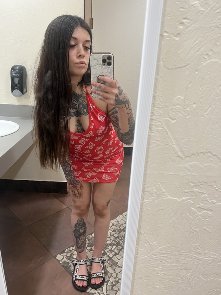prttypssycasino's tweet photo. Stop callin me sis, I’m tryna phuck yo baby daddy! #lickorsum #latina
https://t.co/cj8Ijwpk9P https://t.co/mxH5sILU7Y