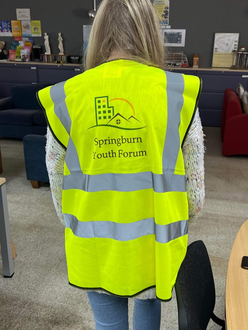 Exciting news !!

Just in time for the #GreatBigGreenWeek we have been able to update the Springburn Community Litter picking hub with new equipment, we now have an amazing 50 sets available for the community, young people and schools to use ! 🗑️🚯🌳