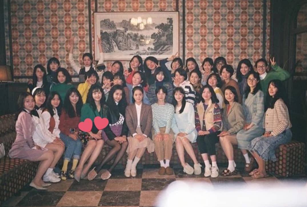 CentralKimJisoo's tweet photo. É com um pesar no coração que lamentamos a morte da atriz Park Soo Ryun. Ela contracenou com JISOO no drama ‘Snowdrop’.

Descanse em paz! 🖤🕊️ https://t.co/qwVTVQJiTy