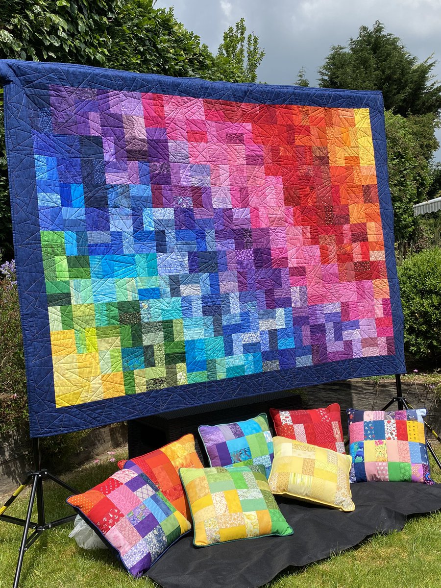 Raffle Quilt for #RomseyFestival Quilt Exhibition. I do hope  you are able to visit 1-16 th July in The Abbey Romsey