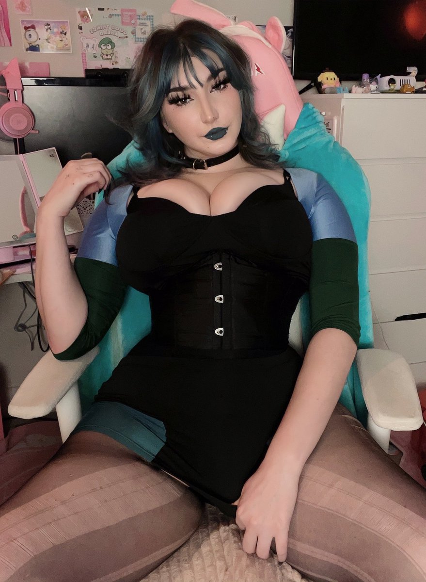 amyyy508's tweet photo. heyy guys i'm new to #nsfwtwtًً 

- 19 &amp; goth egirl
- she/her + pans
- switch &amp; shy
- soft/hard kinks
- dm's r open

❤ + 🔄 for moots!! https://t.co/ukZfVApMkT