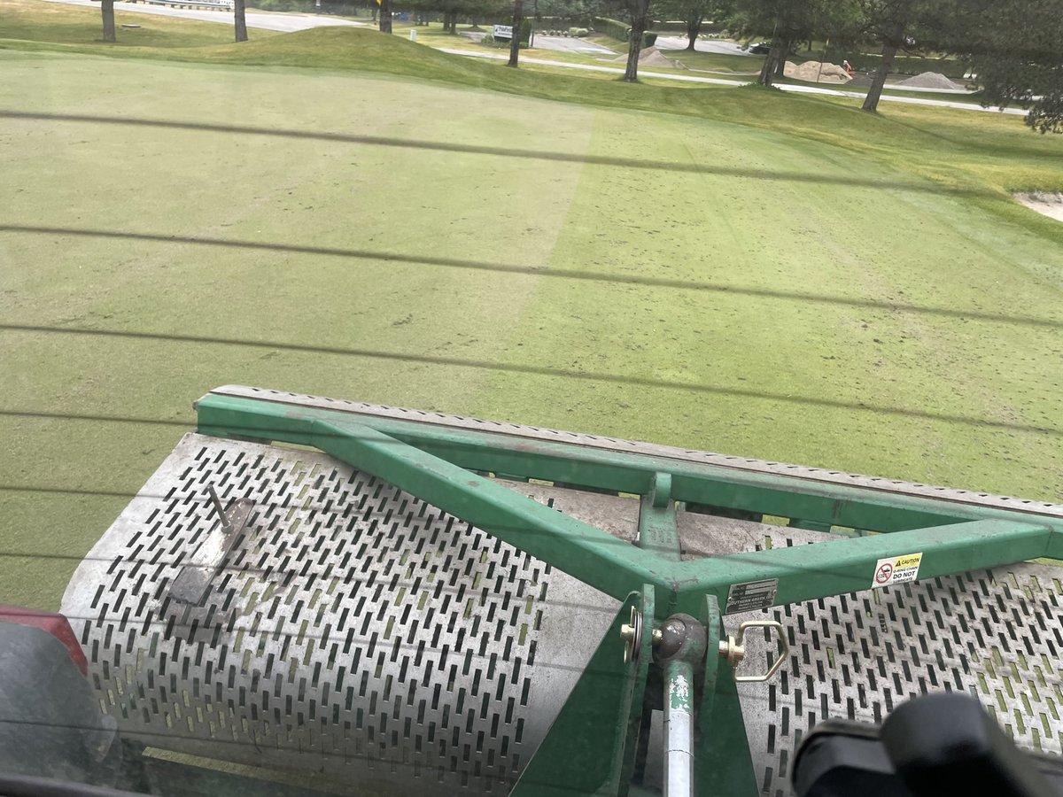 PoloFieldsGCCMI's tweet photo. Todays recovery recipe= verticut, topdress, deep pencil time, wetting agent. 👍🏻 @doug_middleton @Nickmidds @KCseaweed https://t.co/Vsn64xBbva