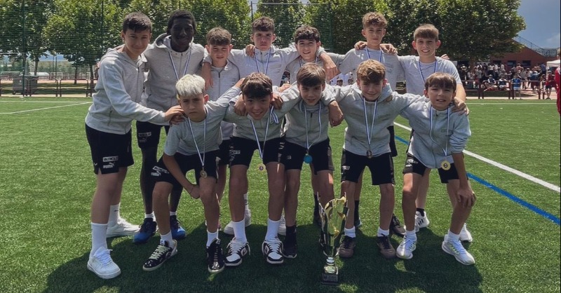 Academia_VCF's tweet photo. 📸 Algunas de las imágenes de nuestros equipos de la @Academia_VCF 🦇

🏆 Un mes de junio lleno de torneos

#CORVCF #ADNVCF