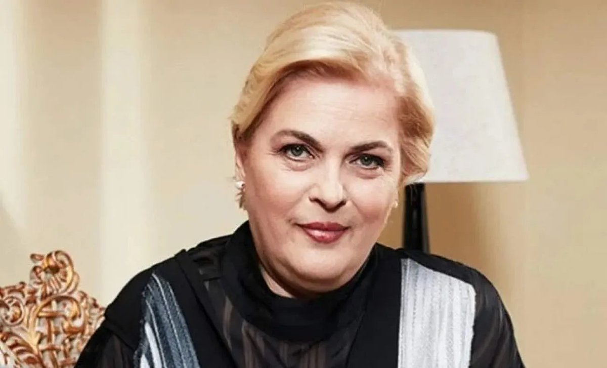 Oyuncu Nurseli İdiz:

''Türkiye'de ayrıştırma aslında başörtüsü tartışmasıyla başladı. Ben sol  görüşlü bir kadınım, CHP Gençlik Kolları'nda da yer almıştım. Hayatım boyunca doğru gelmeyen şeyi açıkça söylerim. 

Şimdi bu iktidar kaç yıldır işbaşında, toplumu ayrıştırıyor diye