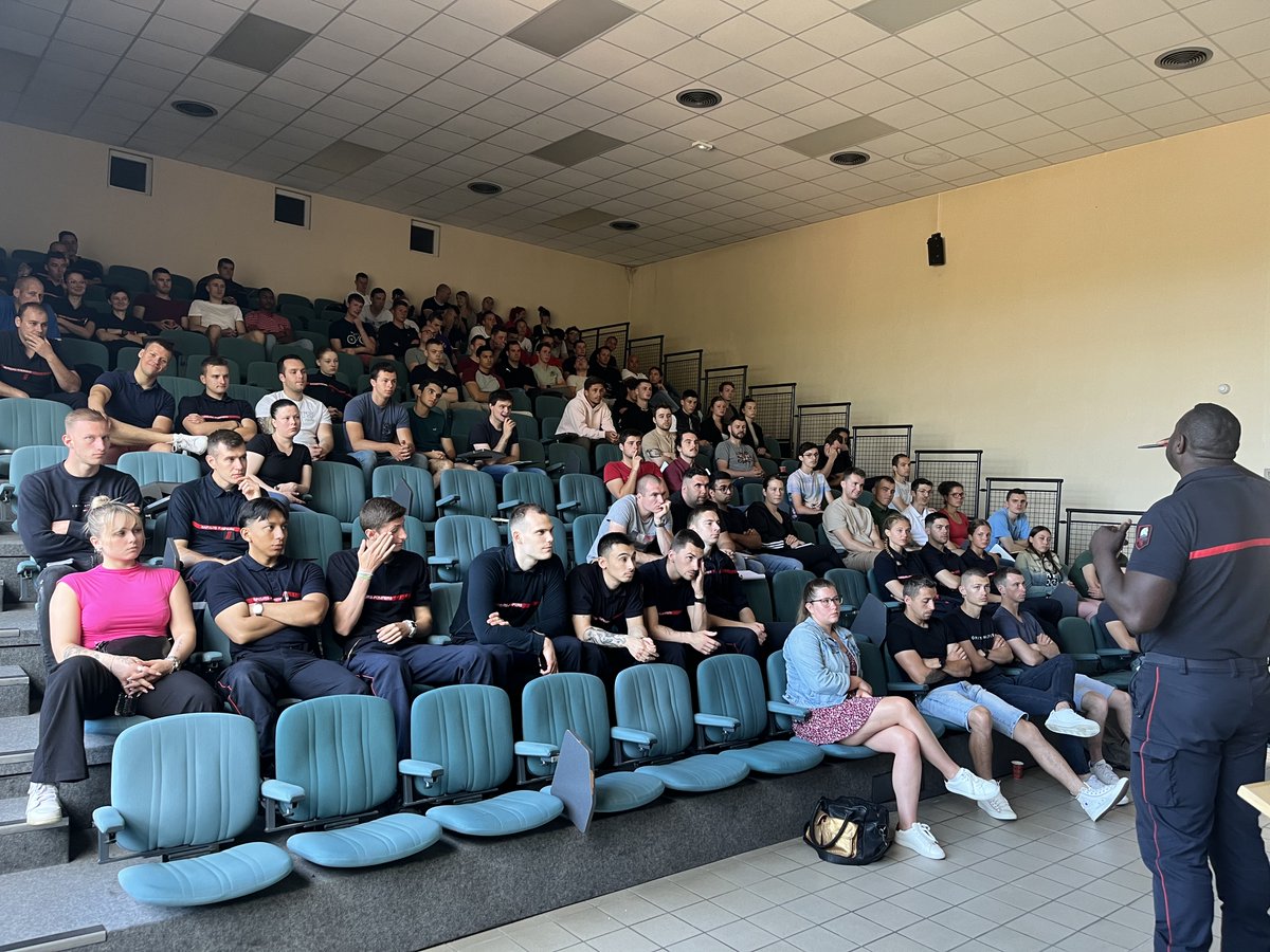 #Préparation

↪️ Les candidats au concours de caporal habitants en Seine-Maritime (sapeurs-pompiers ou non) ont été reçus samedi.

 🎯 Présentation du dispositif de préparation proposé par le #Sdis76.

ℹ️ Épreuves écrites le 21 novembre.

Bon courage à tous !